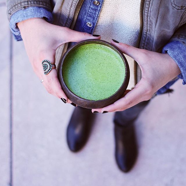 Matcha Matcha rico 😋! This one is the traditional one, or straight, or shot, or how they call it in Japanese Tea Ceremony, USUCHA! That translates to “Thin Tea”. This is the most common way of Japanese tea ceremony called “sado” or “chado”. Buddhist monk, Royalty, Samurais warriors have been drinking it like this since the 10th century. No big deal 🤪 •
•
•
•
•
#matcha #tea #japan #japanesetea #teahouse #delicious #usucha #miami #coralgables #smalltea #smallteaco