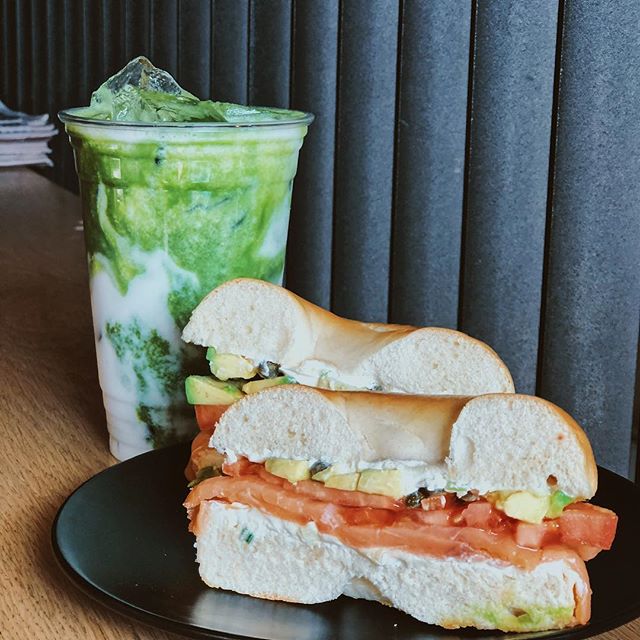Coco 🥥 🌴 matcha 🍵  and  Alaska bagel 🥯 .... yes please!!!! •
•
•
•
•
•
#foodie #tea #matchalatte #matcha #icedtea #teashop #bagel #food #foodporn #miami #coralgables